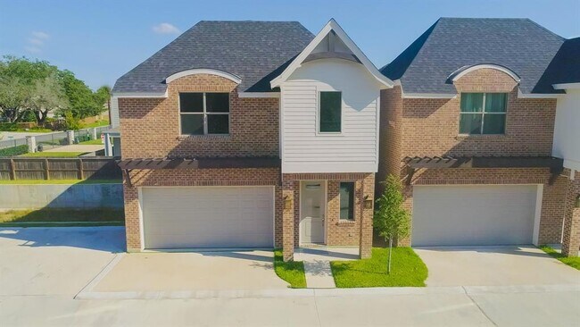 Foto del edificio - 8812 Hollywood Garden Ln