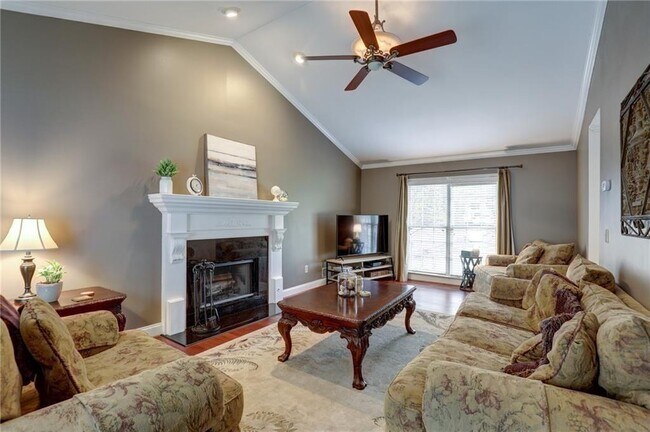 Building Photo - 4492 Coventry Way NE