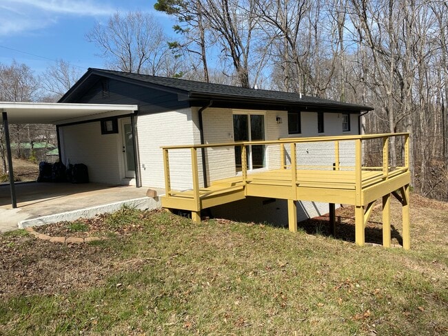 Building Photo - 305 Druid Hills Dr