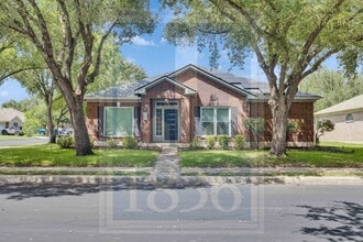 Building Photo - 1204 Thackeray Ln