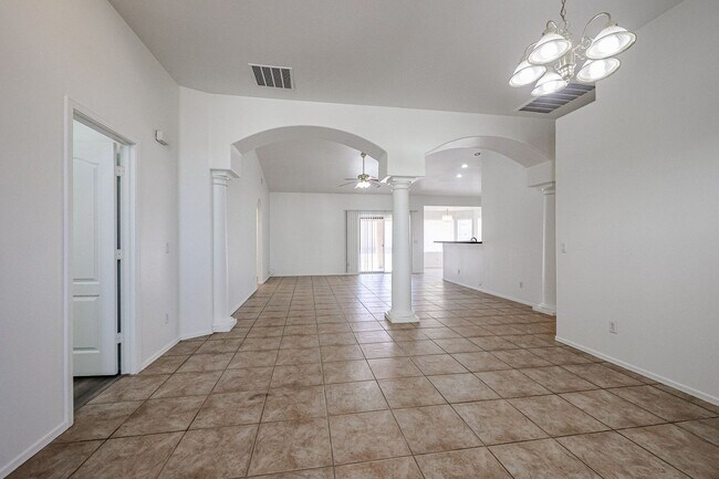 Foto del edificio - Beautiful 4Bed/2Bath single-level home in ...