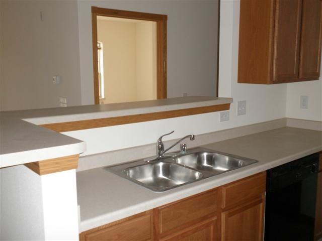 Foto del edificio - 915 Ellis Ave