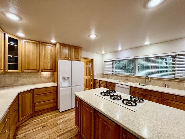 Building Photo - * Rare Find* 5 Bedroom Larkspur Home on 37...