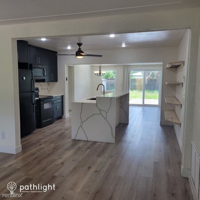 Building Photo - 3 br, 2 bath House - 4594 17Th Avenue N UNIT