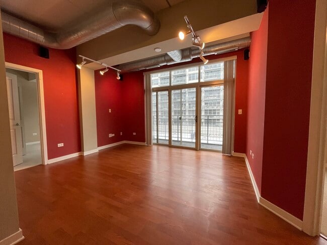 Building Photo - 1228 W Monroe St