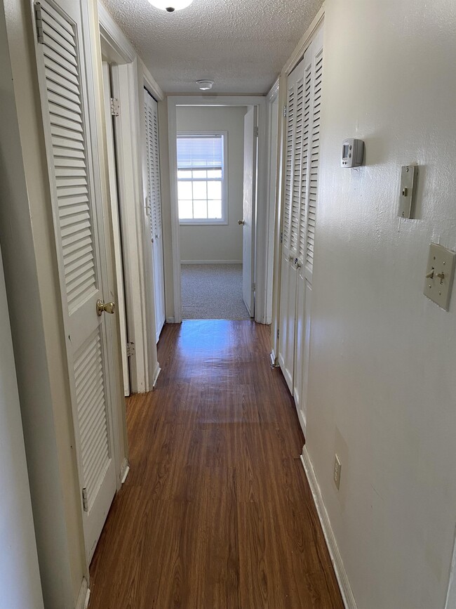 Building Photo - 1422 S Lee St