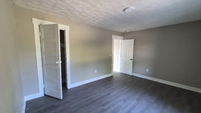 Foto del edificio - 916 Riverview Terrace