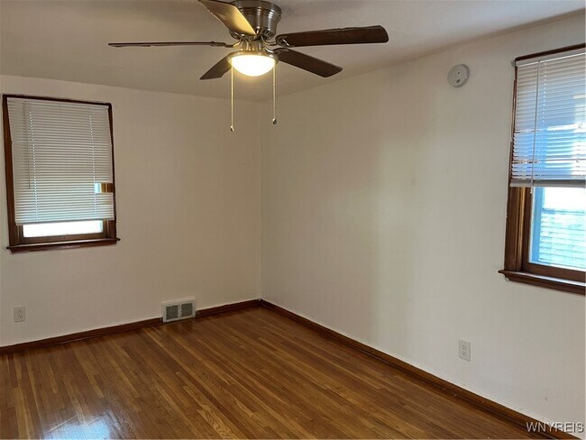 Foto del edificio - 61 Lynncrest Terrace