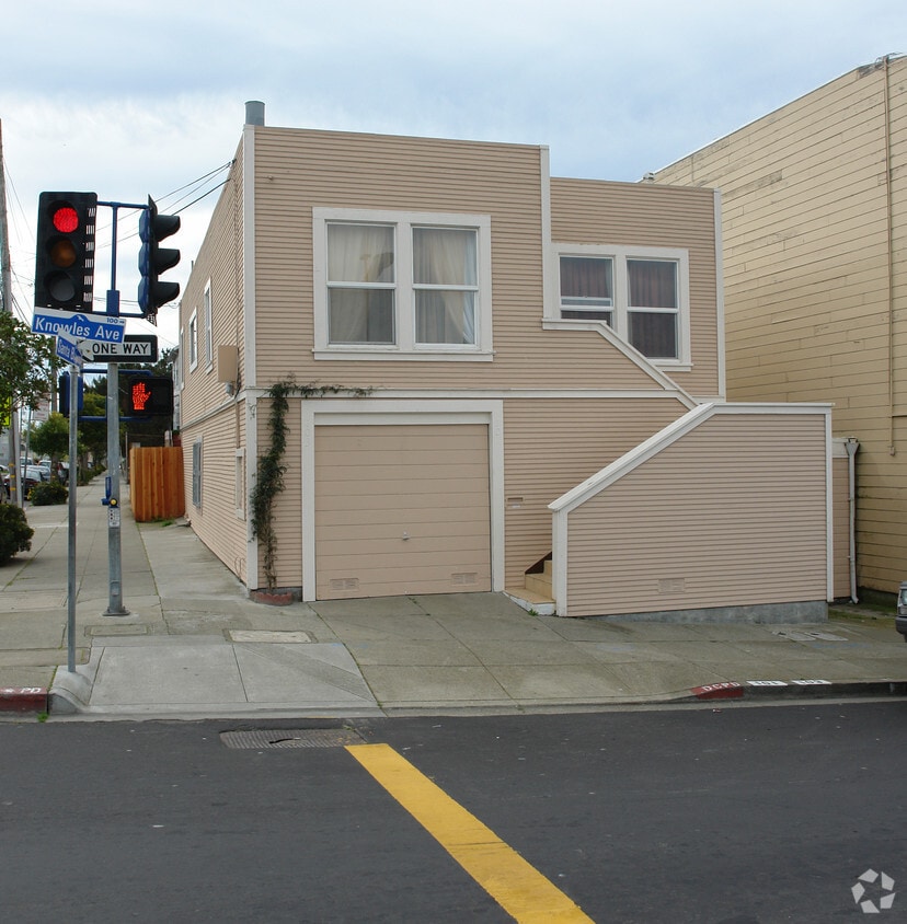 Building Photo - 101-103 Knowles Ave