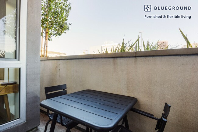 Foto del edificio - 12035 Wilshire Blvd