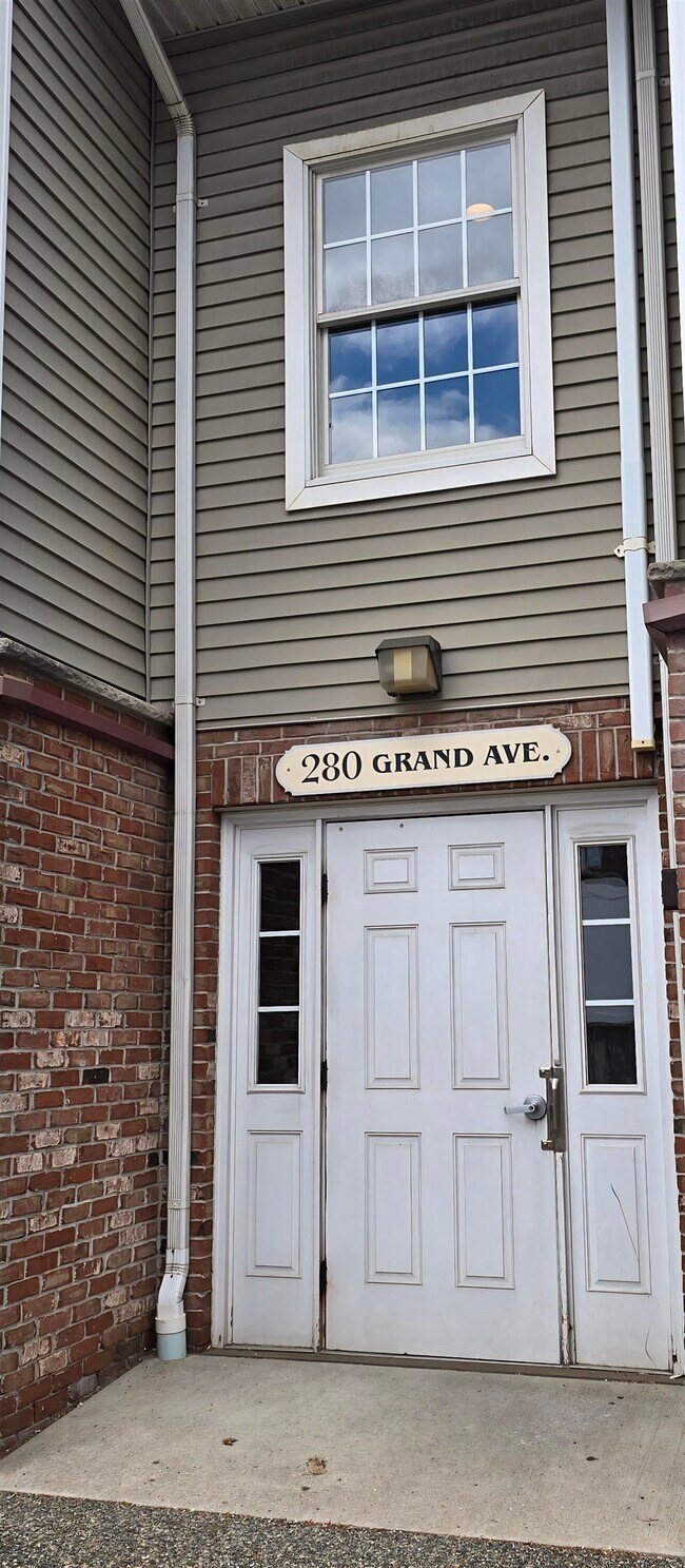 Foto del edificio - 280 Grand Ave