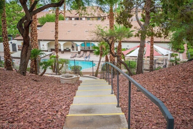 Foto del edificio - 231 W Horizon Ridge Pkwy
