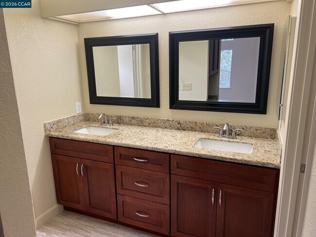 Foto del edificio - 1262 Vailwood Dr