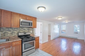 Building Photo - 427 4th St