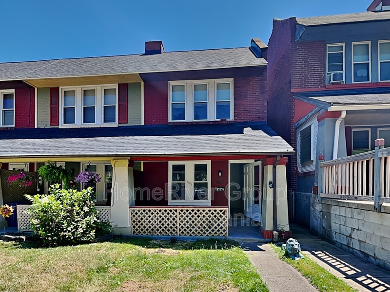 Primary Photo - 1517 1/2 Davis Ave