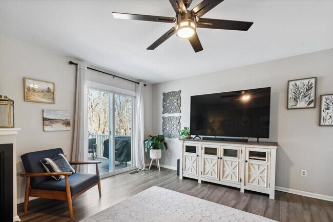 Foto del edificio - 4 Bedroom 2 Bath Townhome in Exton Station