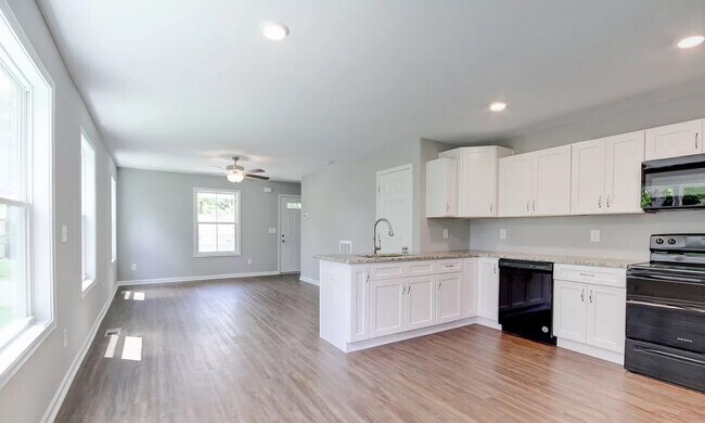 Building Photo - 925 Woody Hills Dr
