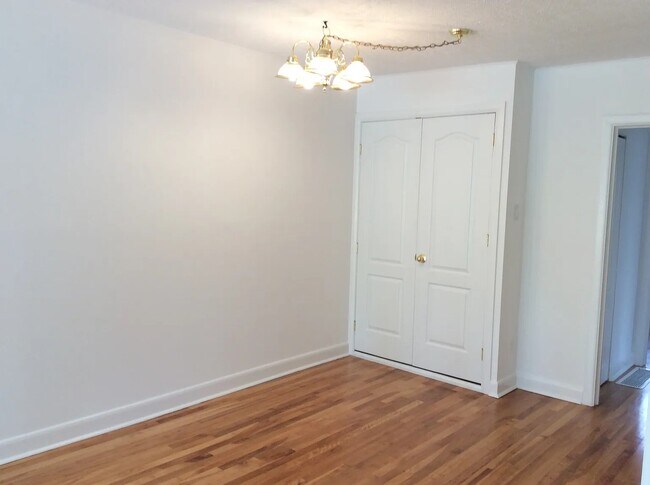 Foto del edificio - 454 Laurel Cove Rd