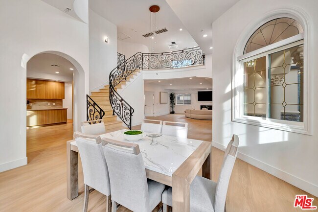 Foto del edificio - 661 W Lemon Ave
