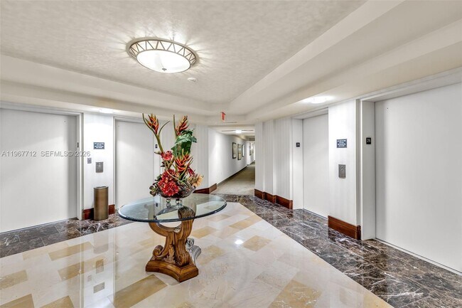 Foto del edificio - 19501 W Country Club Dr