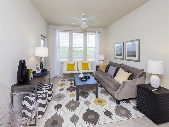 Building Photo - Balcones Lofts