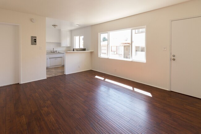 Building Photo - 739 N Vendome St