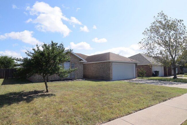 Building Photo - 1901 Basalt Dr