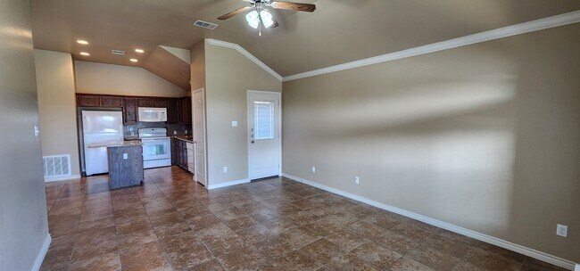 Building Photo - 2 bedroom 2 bath close to Clear Creek 8/12 move in date