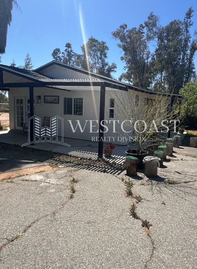 Building Photo - 35975 Glen Oaks Rd