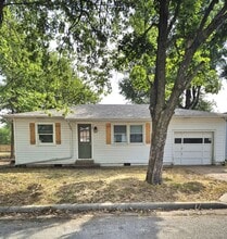 Building Photo - 2 bed, 1 Bath house in Bolivar, Mo! Call Quick!
