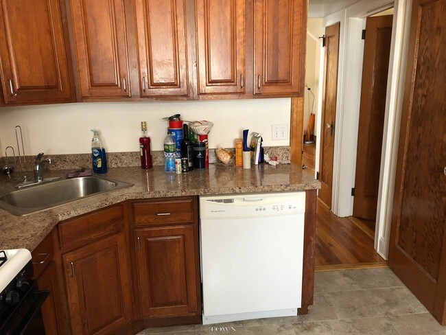 Building Photo - 3451 Crescent St