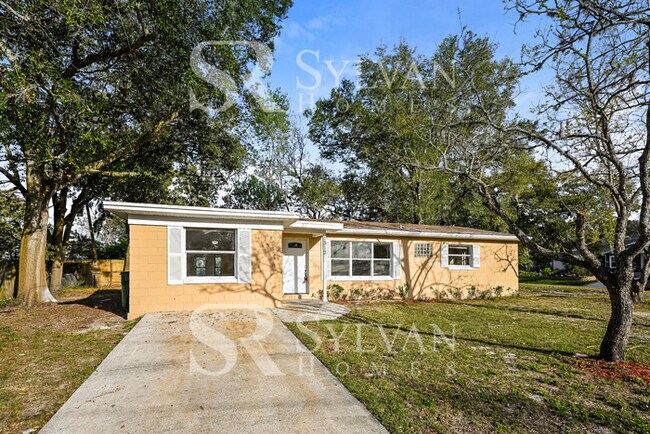 Building Photo - Prepare to be impressed by this 3 bedroom,...