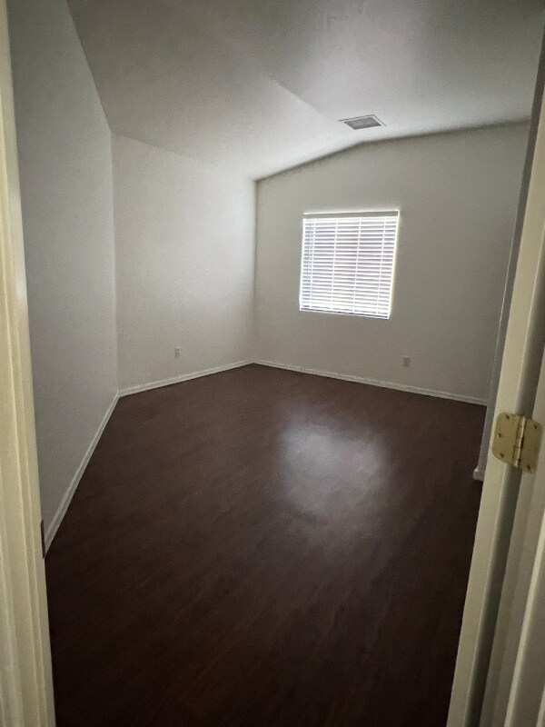 Foto del edificio - 598 Amante Dr