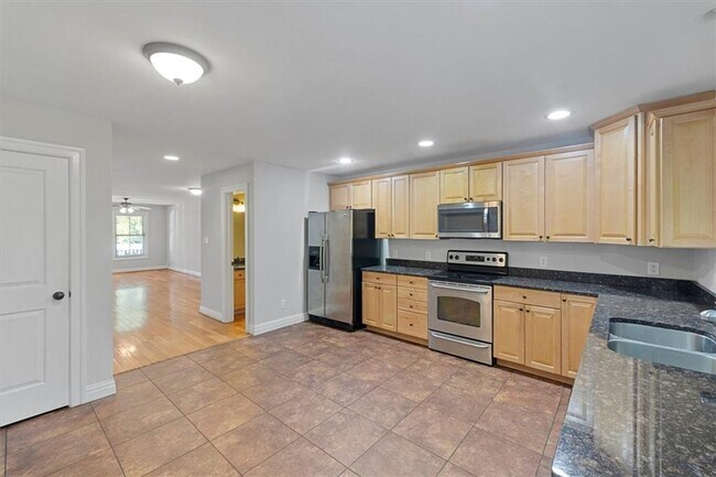 Building Photo - 710 Albemarle St