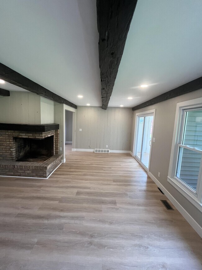 Building Photo - 4748 Beecher Rd