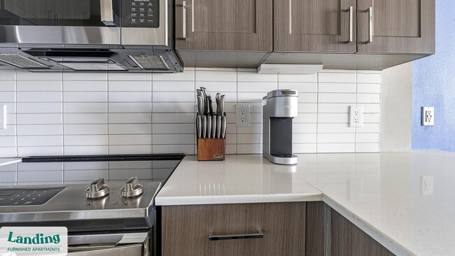 Building Photo - 6850 Foxtail Palm Wy