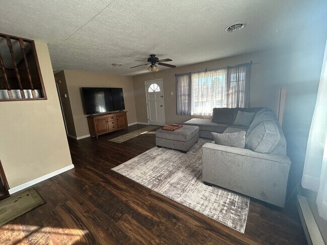 Foto del edificio - For Rent — Charming Furnished 2 Bedroom Home in Belspring, VA