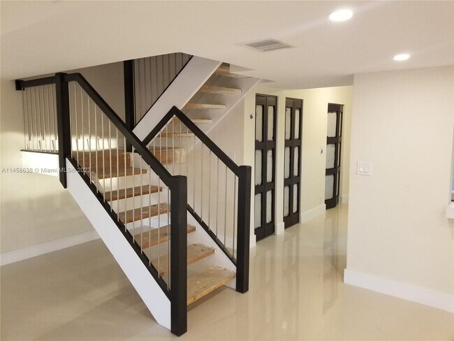 Foto del edificio - 907 NE 27th Ave