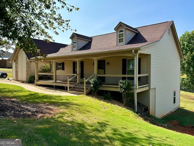 Building Photo - 111 Sierra Way
