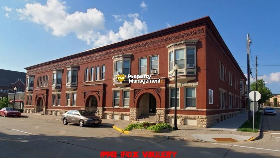 Foto principal - Updated 4-Bedroom Apartment in Oshkosh - 1...