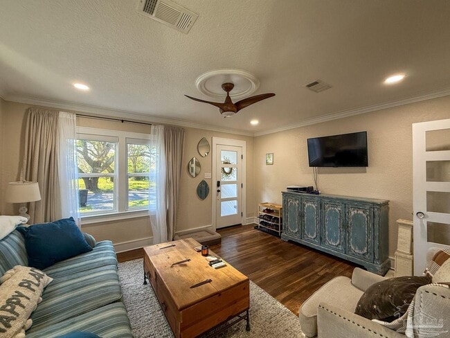 Building Photo - 224 N M St