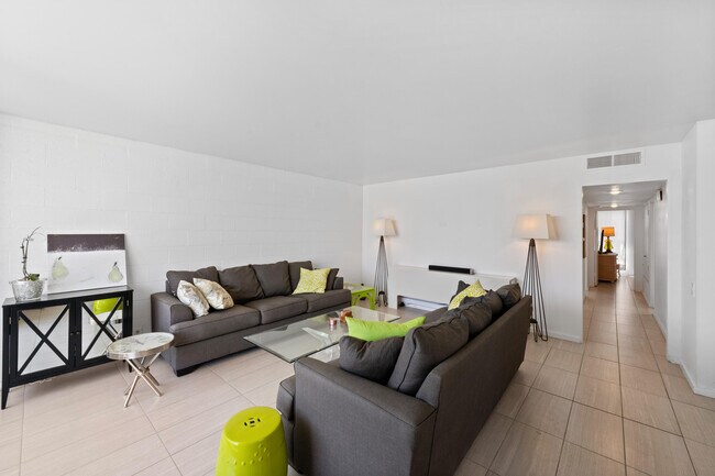 Foto del edificio - 45301 Deep Canyon Rd