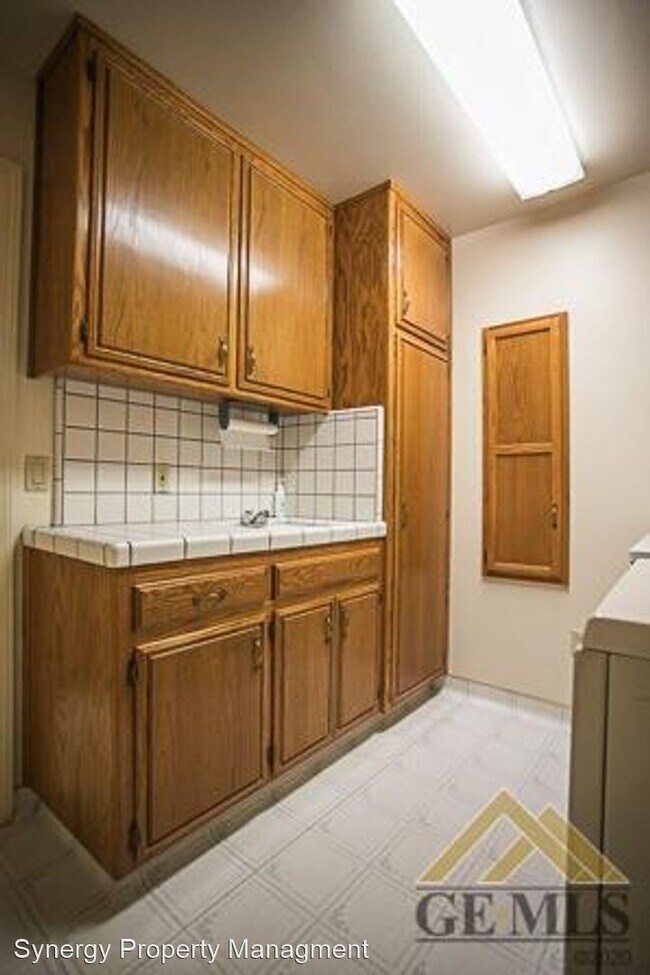 Building Photo - 4 br, 3 bath House - 5021 Panorama Dr.