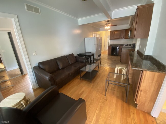 Building Photo - 6 br, 2 bath  - 503 Elm St Apt 1 #1