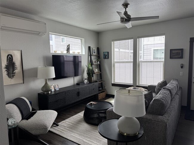 Living room - 2485 Aspen Grv