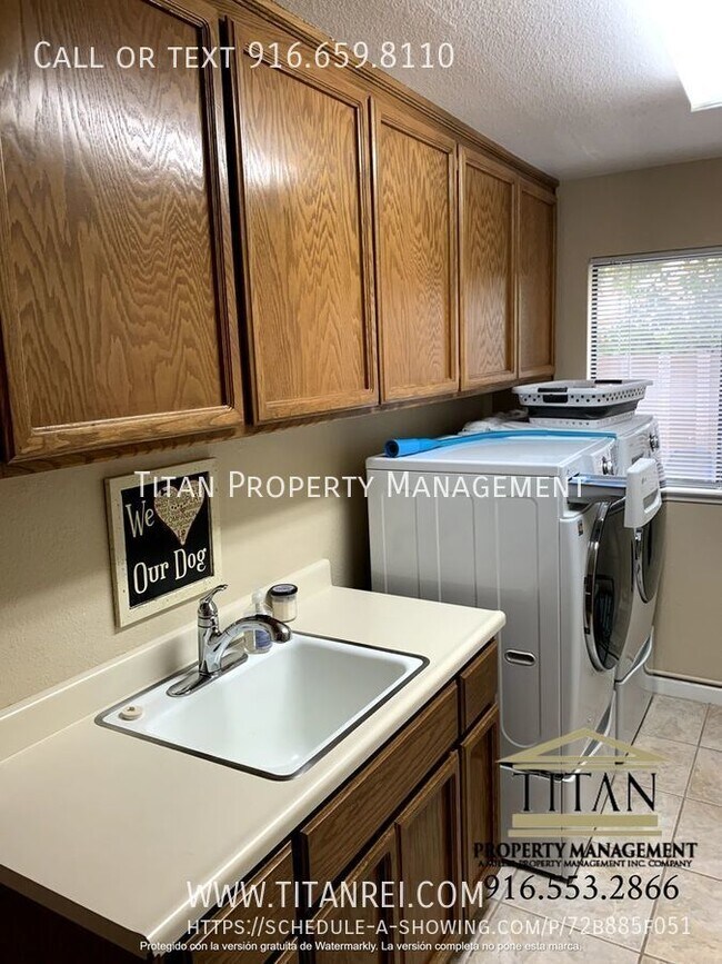 Building Photo - Gold River Home 4bed/3ba with Pool - Manag...