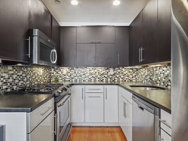 Building Photo - 104 D St