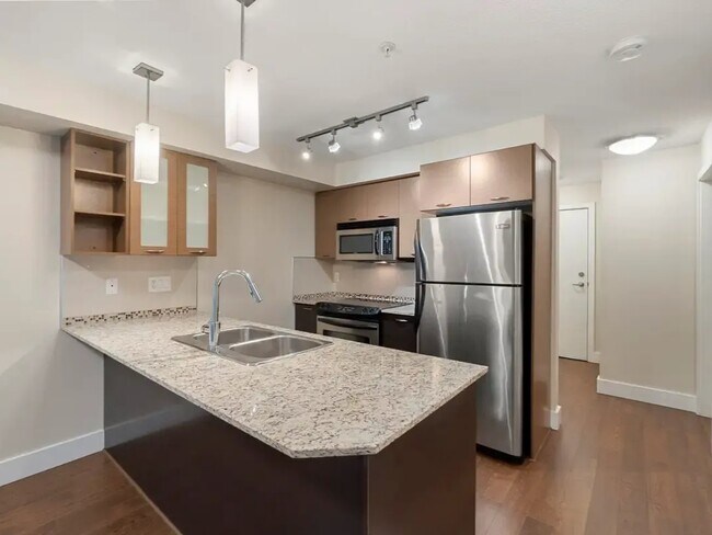 Photo du bâtiment - Spacious 1 Bedroom + Den Condo