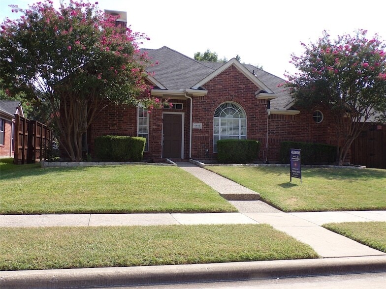 Photo - 4804 Holly Berry Drive Unit