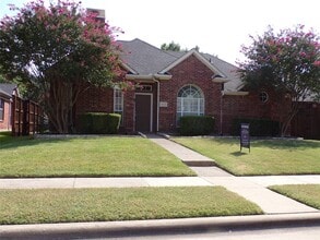 Building Photo - 4804 Holly Berry Dr